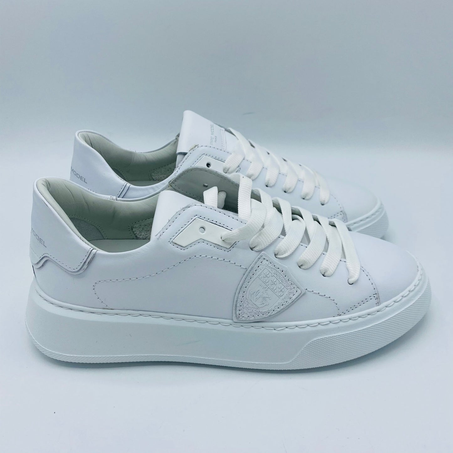 Sneaker Temple total white Philippe Model